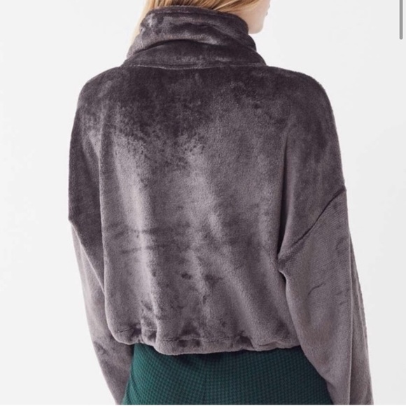 Urban Outfitters Angela Fleece Crop Pullover - Picture 6 of 10